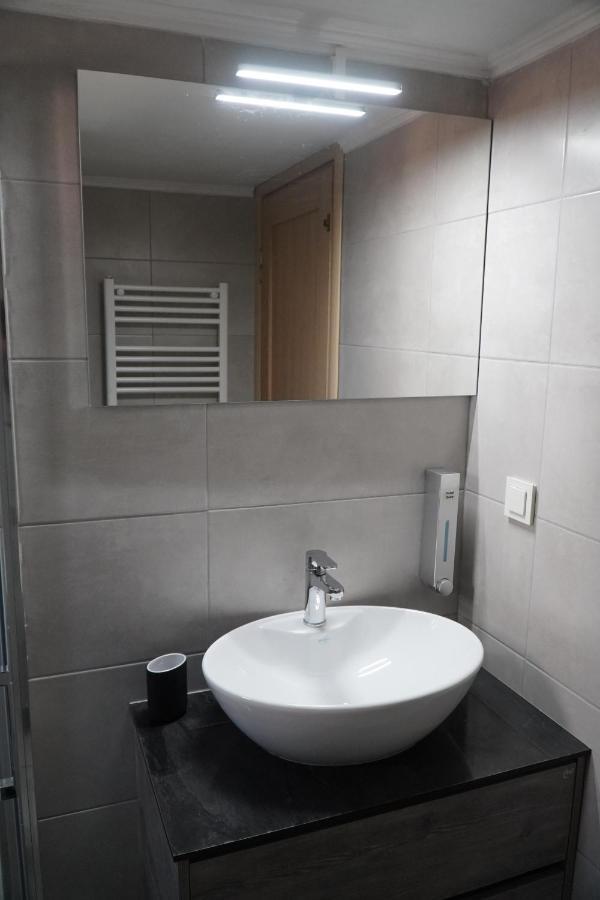 Modern Apartment In Οld Τown Tesalonika Bagian luar foto